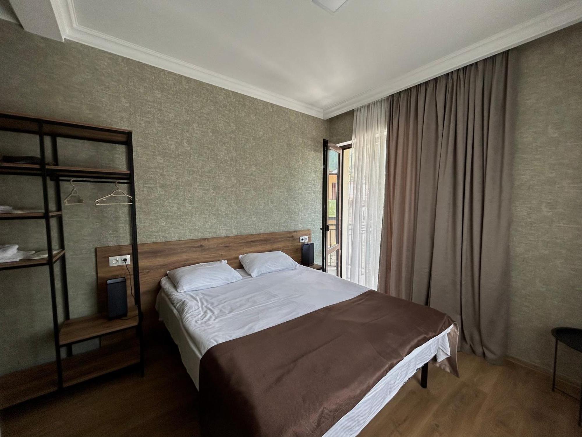 Aldema Hotel Kazbegi Bagian luar foto
